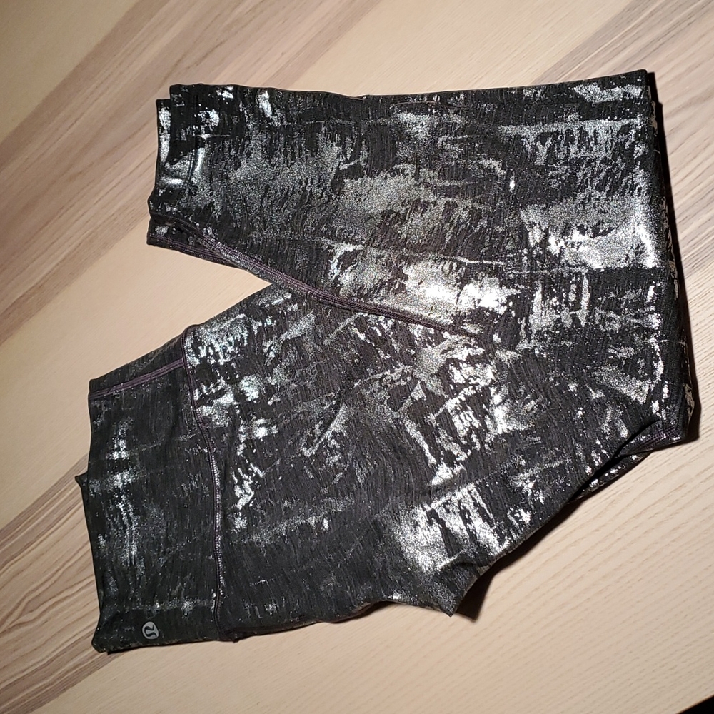 Lululemon WUHR leggings gently used size 8